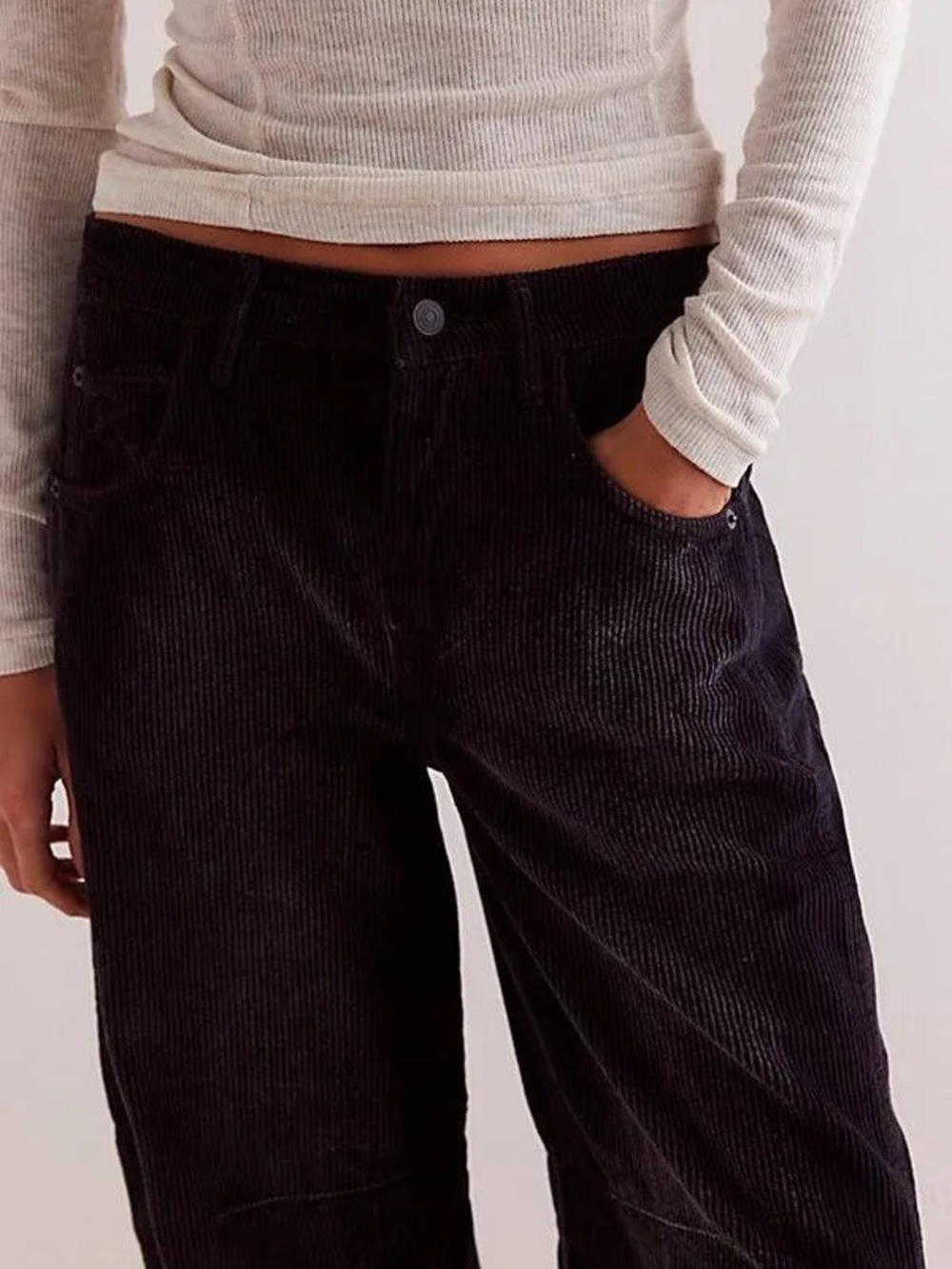 Free People We The Free Good Luck Mid-Rise Cord Black Corduroy Barrel Jeans Sz32 - Picture 2 of 10